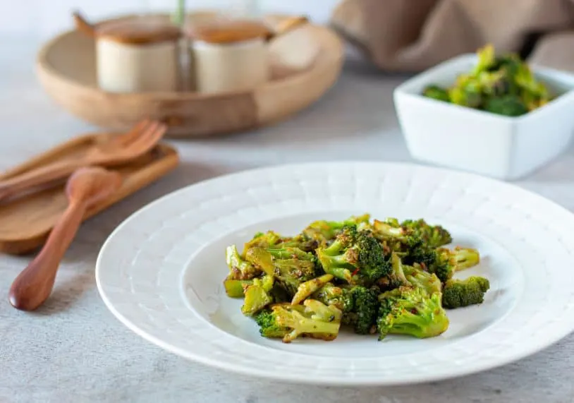 Low-Carb Spicy Roasted Broccoli Low-Carb Spicy Roasted Broccoli